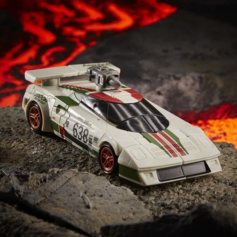 Hasbro Transformers Generation WFC Deluxe Action Figure - Wheeljack 2 Hasbro Transformers Generation WFC Deluxe Action Figure - Wheeljack - Image 2